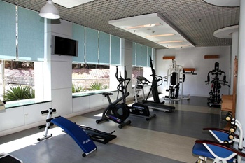 健身中心的健身器材