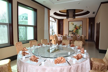 可摆两桌的VIP雅间包房